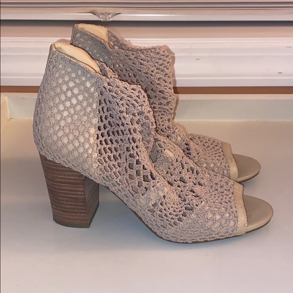 Women’s stylish stretch netted shoes